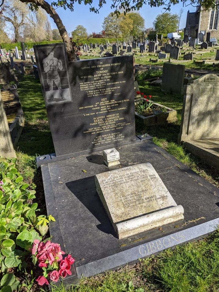 Tommy and Beryl Gibbons grave at Camberwell New Cemetery